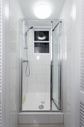 Apartment, 2 Bedrooms | Bathroom | Shower, free toiletries, hair dryer, towels - Victoria Magical Atmosphere with Patios (London)