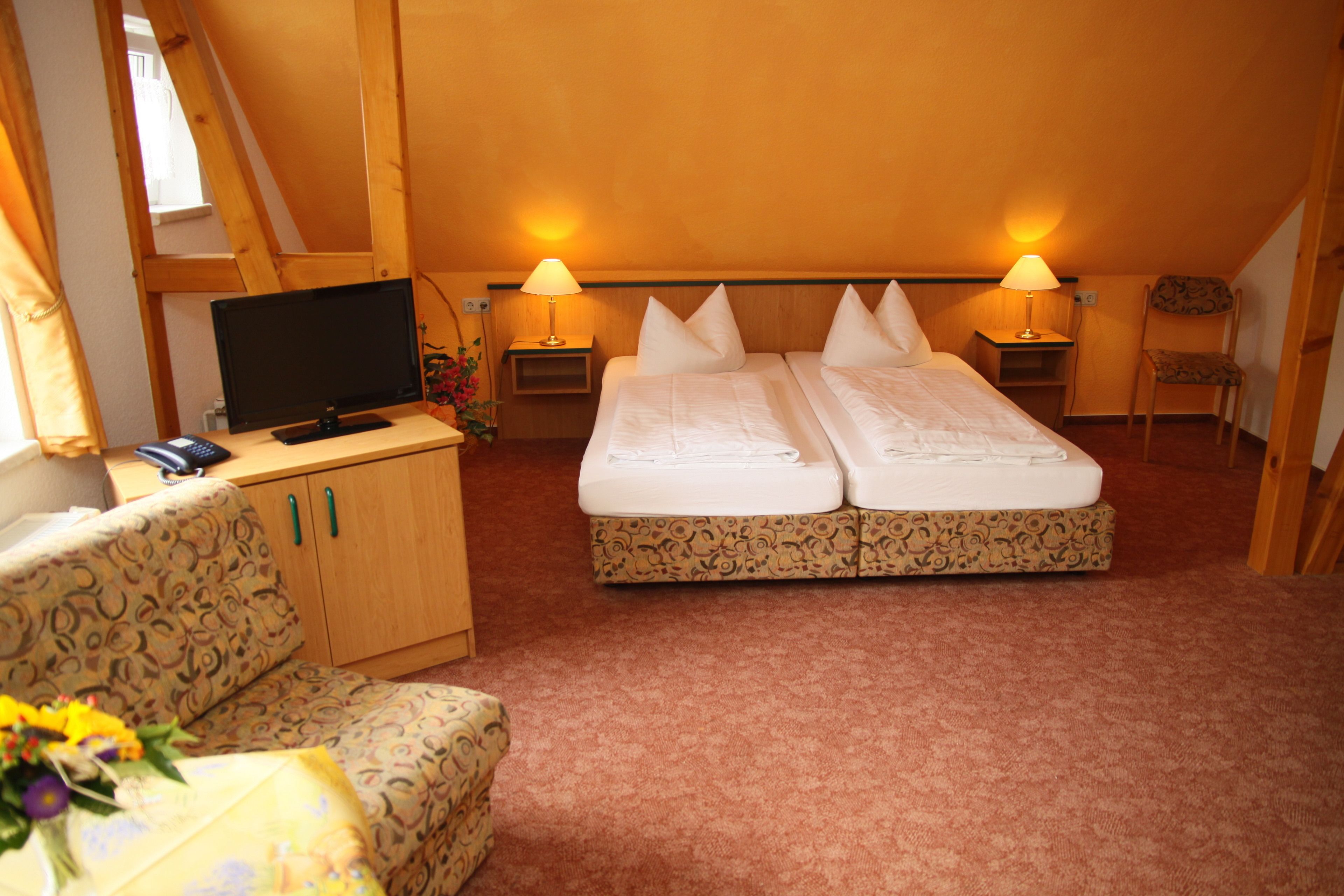 basic double room, non smoking | living area | flat-screen tv