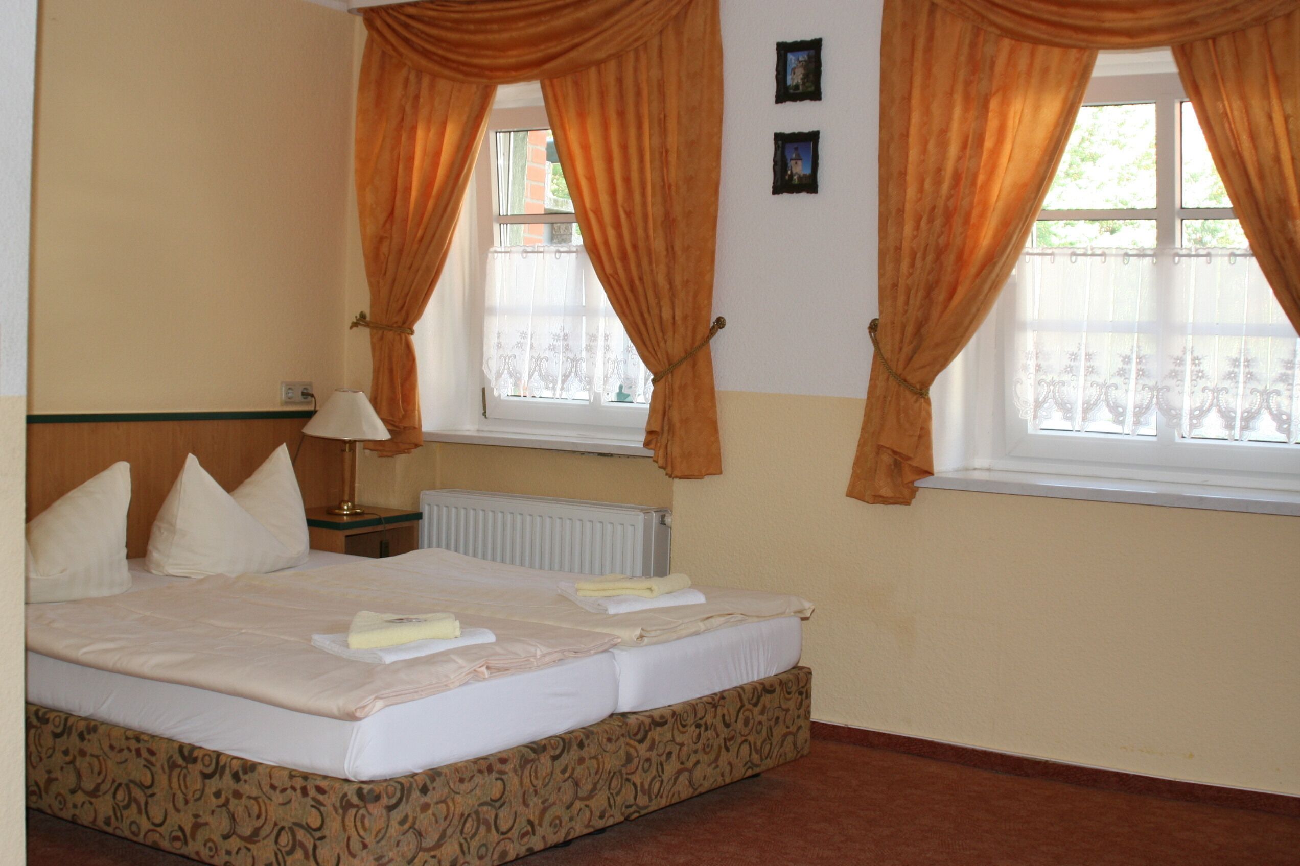 basic double room, non smoking | 1 bedroom, bed sheets