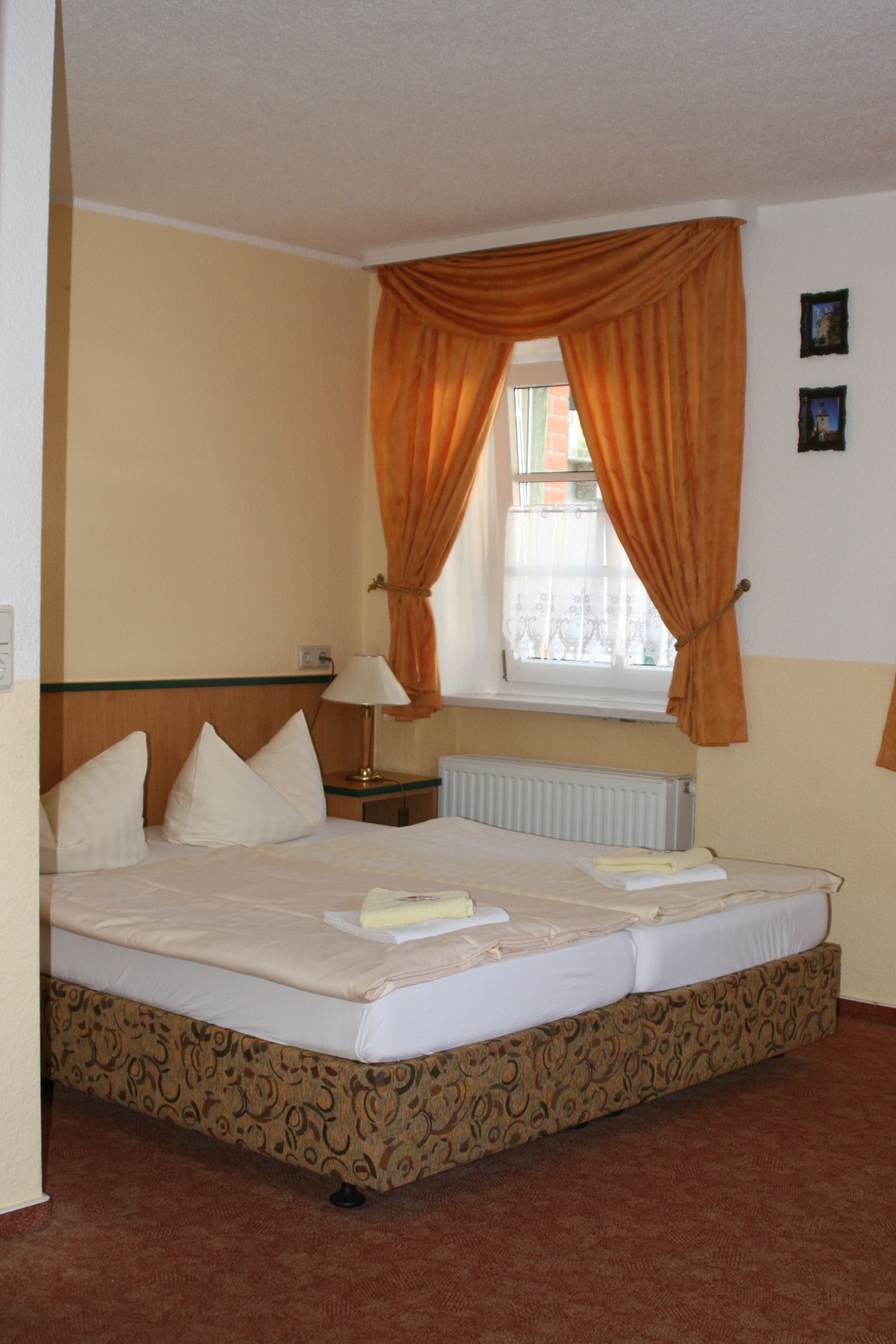 basic double room, non smoking | 1 bedroom, bed sheets