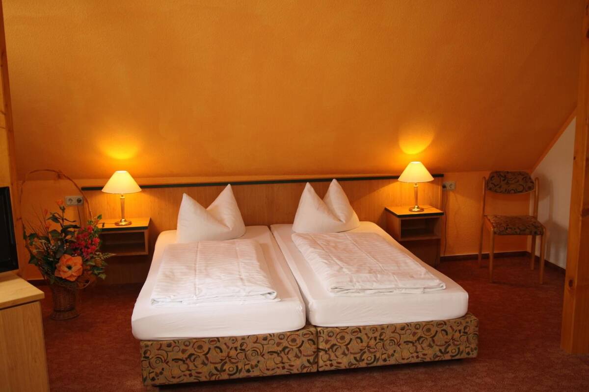 1 bedroom, bed sheets