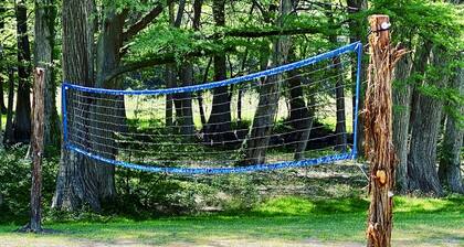 Yksityinen Frio-joki, poikkeuksellinen jokiranta, näkymät, lentopallo, Lemmikkieläimet OK.