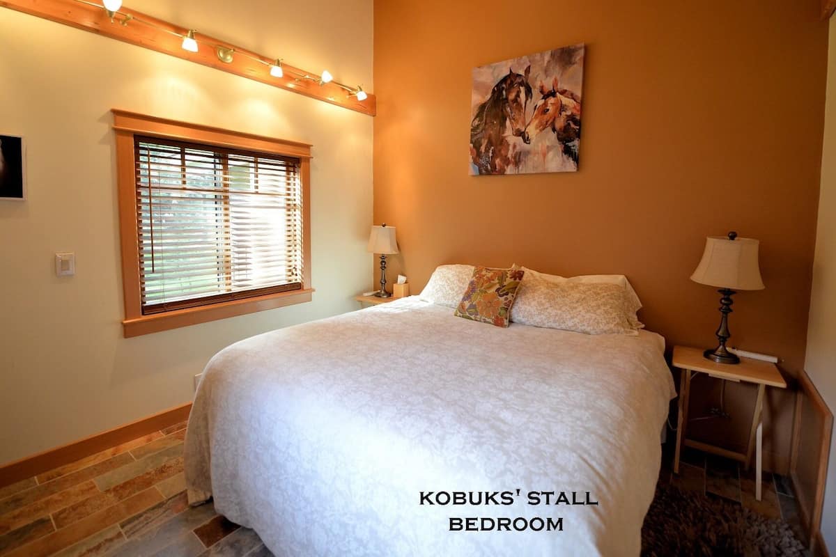 Signature Cottage, Ensuite (Kobuk's Stall/Cottage)