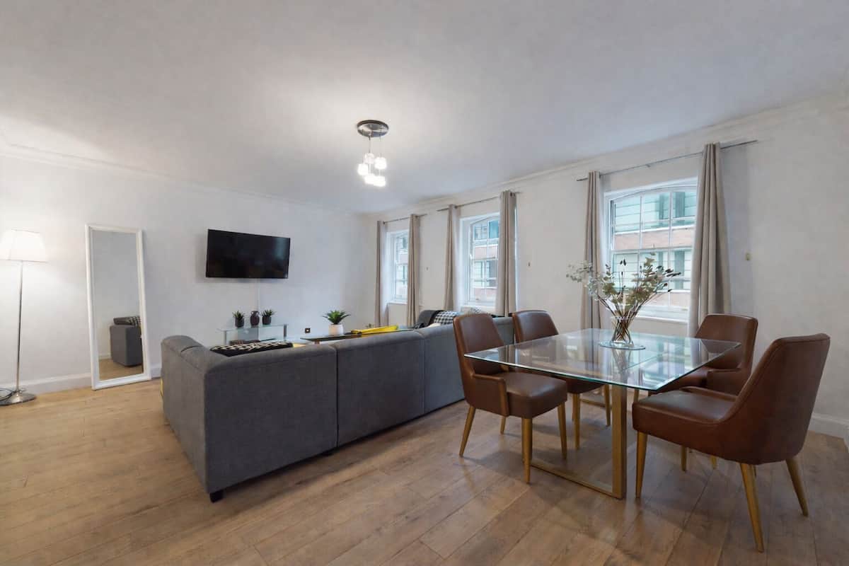 Departamento de lujo, con acceso para personas discapacitadas, baƱo privado | Ćrea de sala de estar