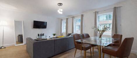 Apartamento superluxo, acessível, banheiro privativo | Área de estar