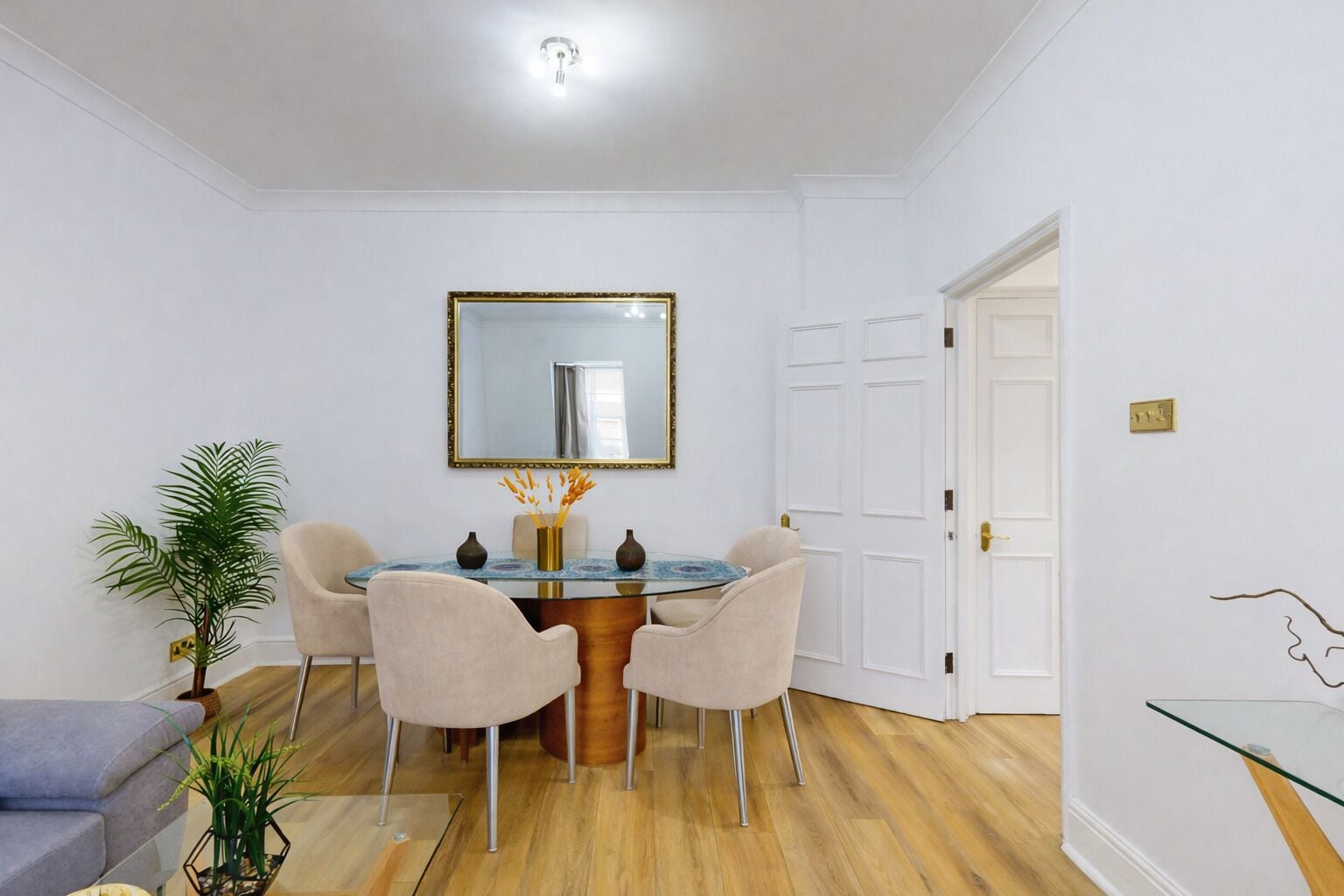 Deluxe Apartment | Living area