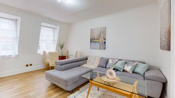 Executive Apartment, Accessible, Private Bathroom | Living area