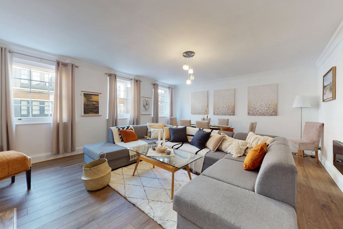 Departamento empresarial, con acceso para personas discapacitadas, baƱo privado (1 Bedroom) | Ćrea de sala de estar