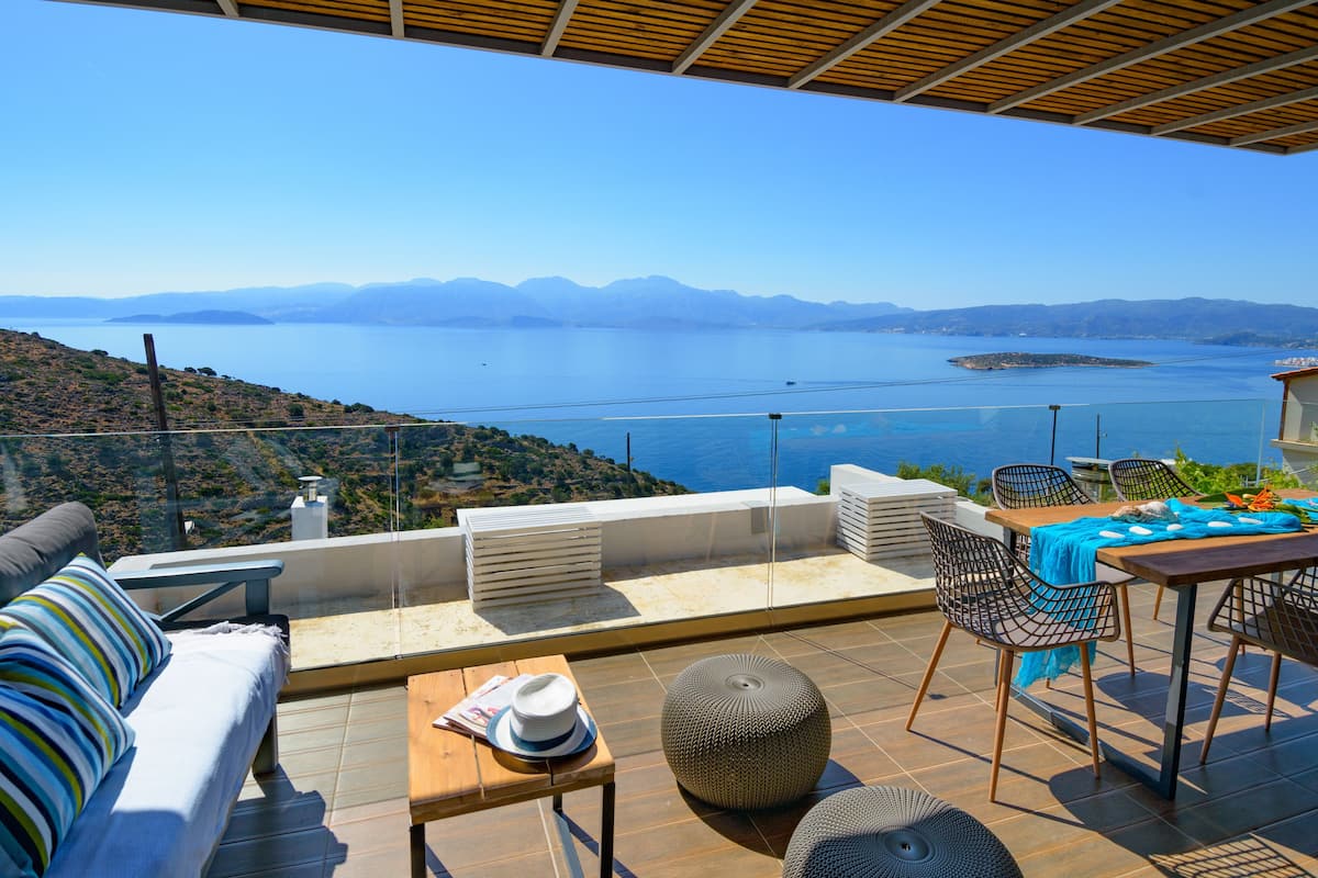 Villa, 2 habitaciones, vista al mar (Gerani) | Escritorio, tabla de planchar con plancha, wifi gratis y ropa de cama