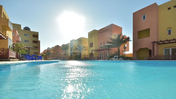 3 outdoor pools, open 6:00 AM to 6:00 PM, pool umbrellas - Al Dora Residence (Hurghada)