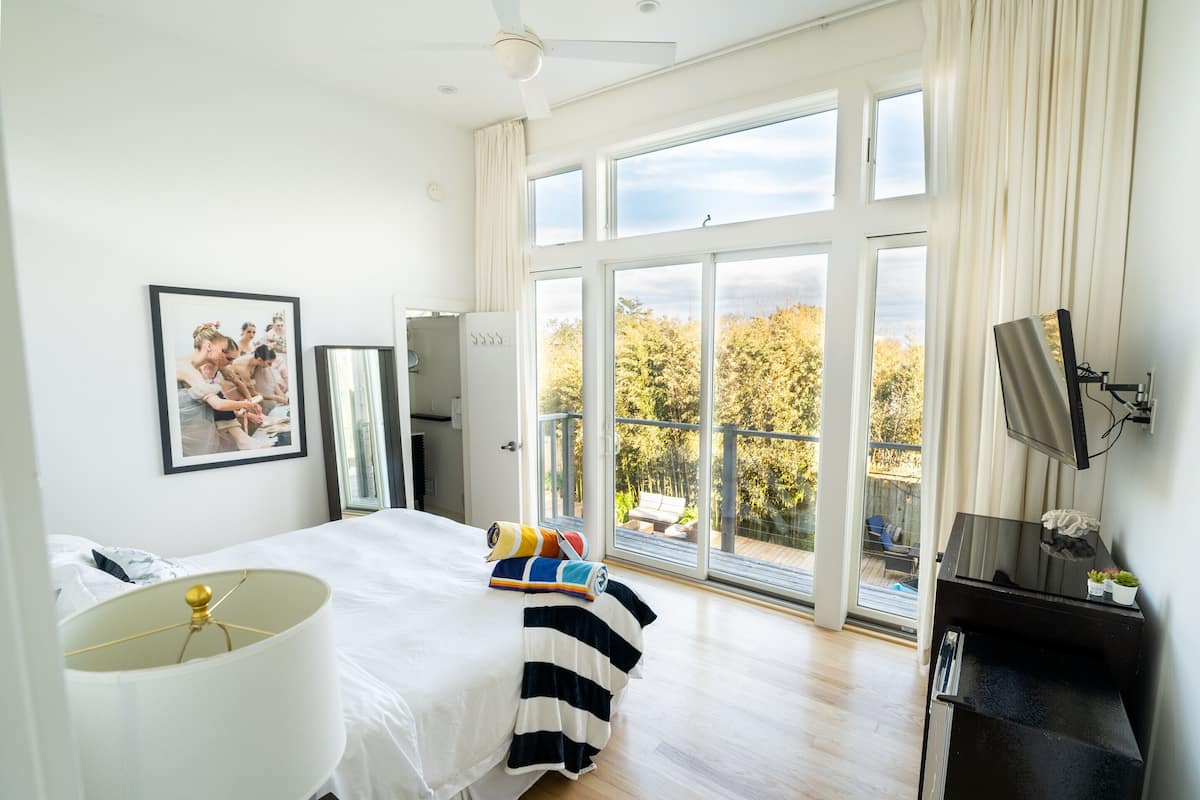 ห้องลักซ์ชัวรี่ดับเบิล, ห้องน้ำส่วนตัว, วิวสระว่ายน้ำ (Penthouse Bedroom B)