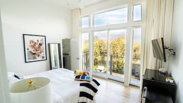Habitación doble de lujo, baño privado, vista a la alberca (Penthouse Bedroom B)