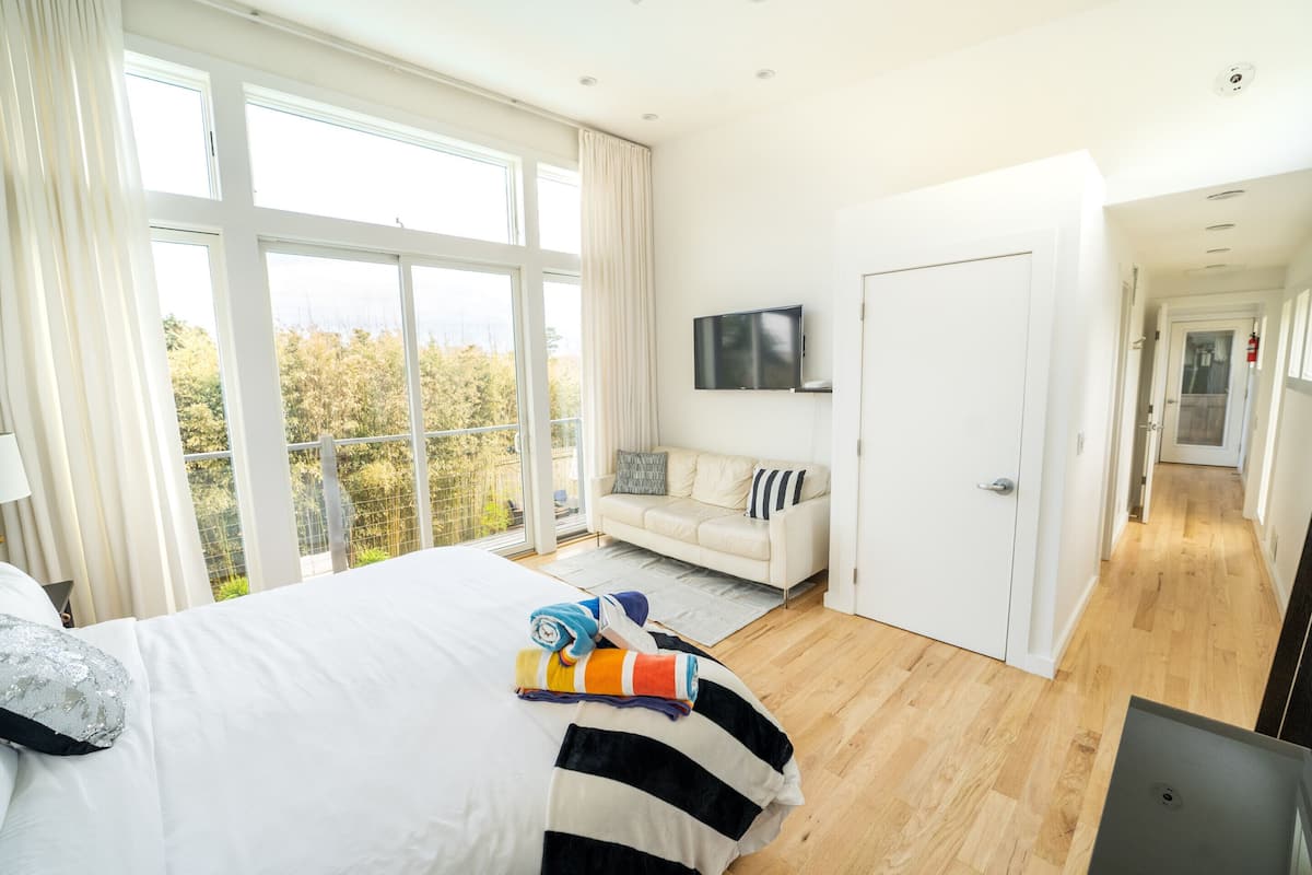 ห้องดีลักซ์ดับเบิล, ห้องน้ำส่วนตัว, วิวสระว่ายน้ำ (Penthouse Bedroom A)
