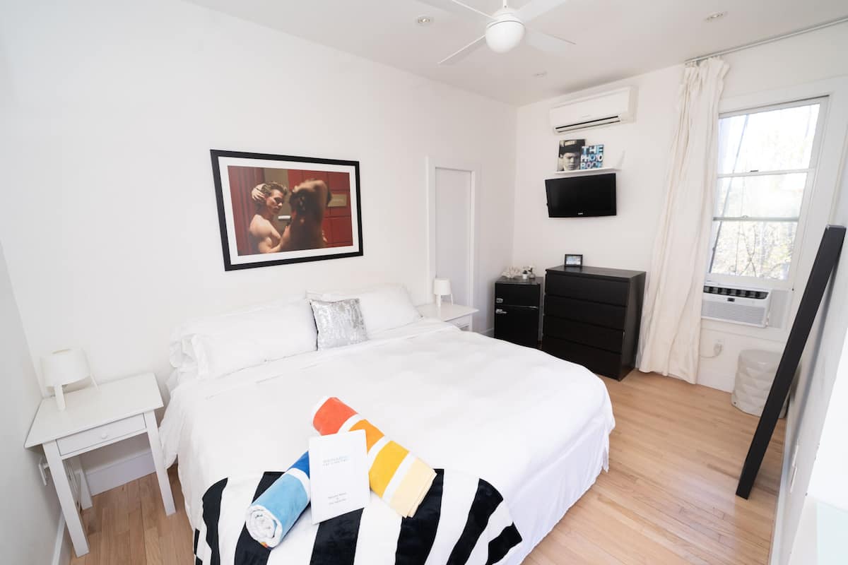 ห้องดับเบิล, ห้องน้ำส่วนตัว, วิวสระว่ายน้ำ (Dexter Bedroom B)