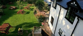 斯塔普羅橡樹旅館