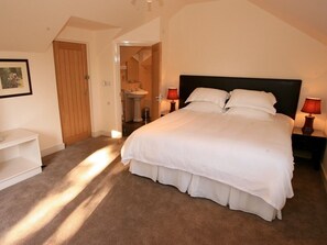 Deluxe Triple Room, Ensuite (Countryside view) | WiFi