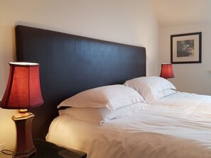Family Quadruple Room, Ensuite (Countryside view) | WiFi - The Oak Inn Staplow (Ledbury)