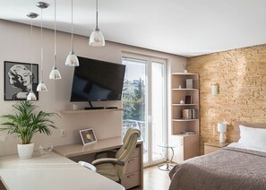 Television - Royal Garden Apartment (Warsaw)