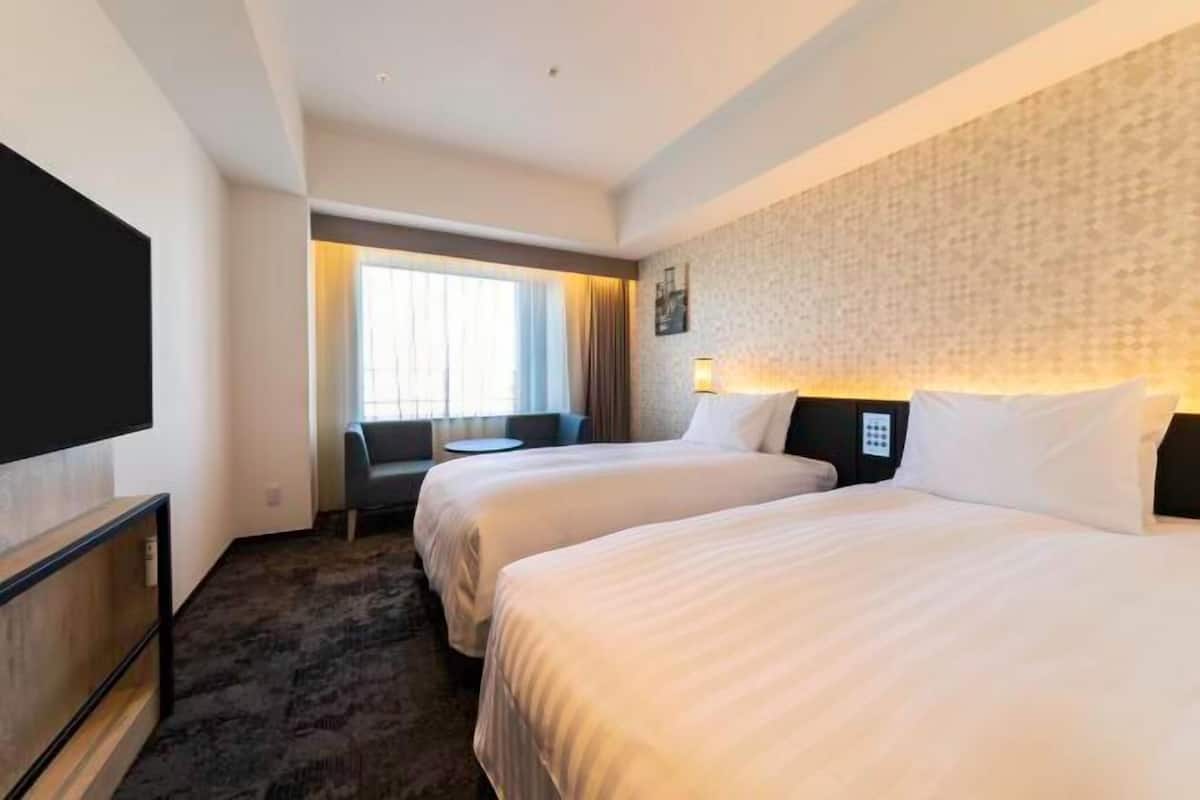 In-room safe, blackout curtains, free WiFi, bed sheets