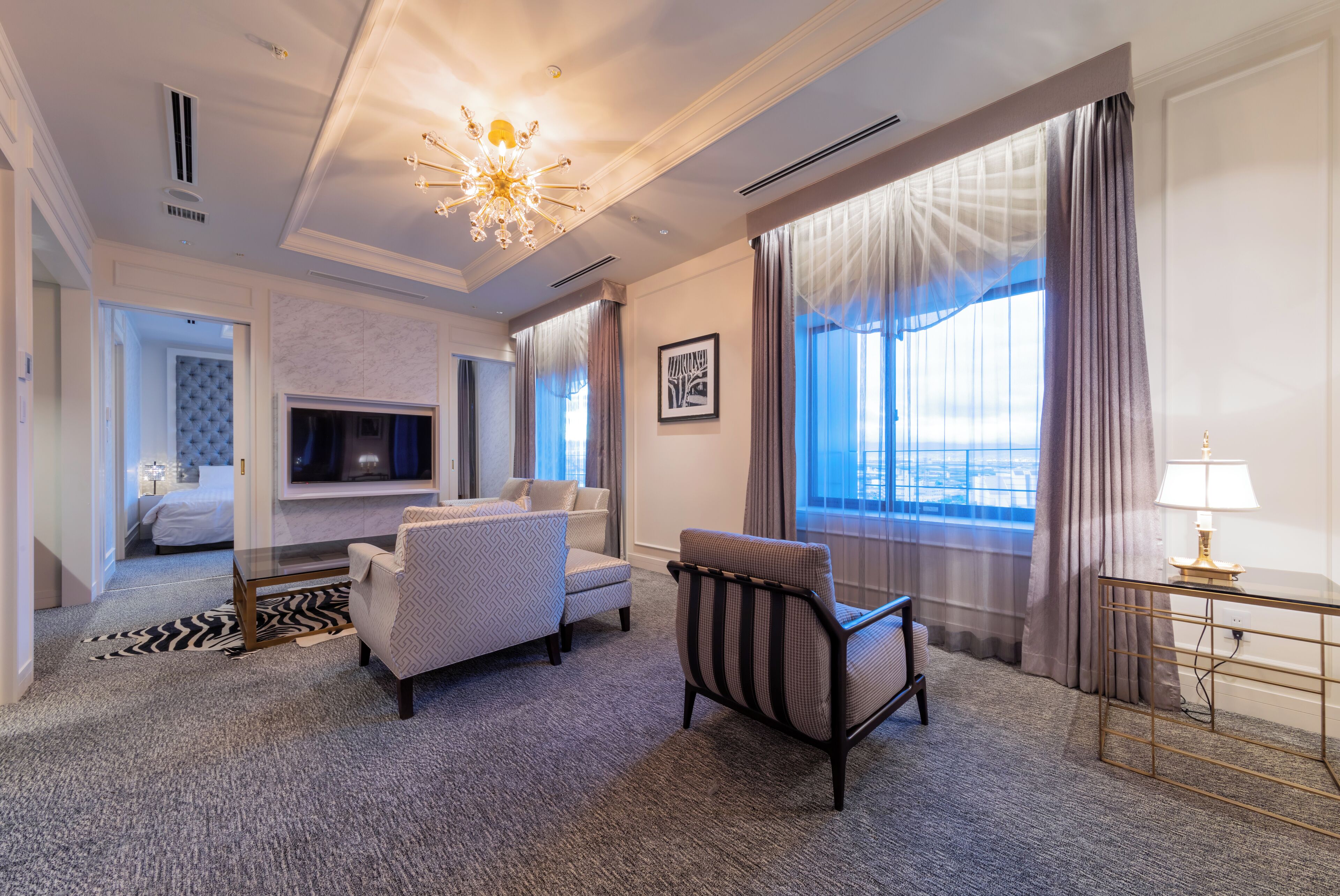 Luxury Suite | In-room safe, blackout drapes, free WiFi, bed sheets