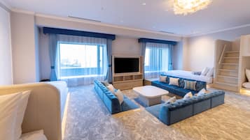 In-room safe, blackout curtains, free WiFi, bed sheets