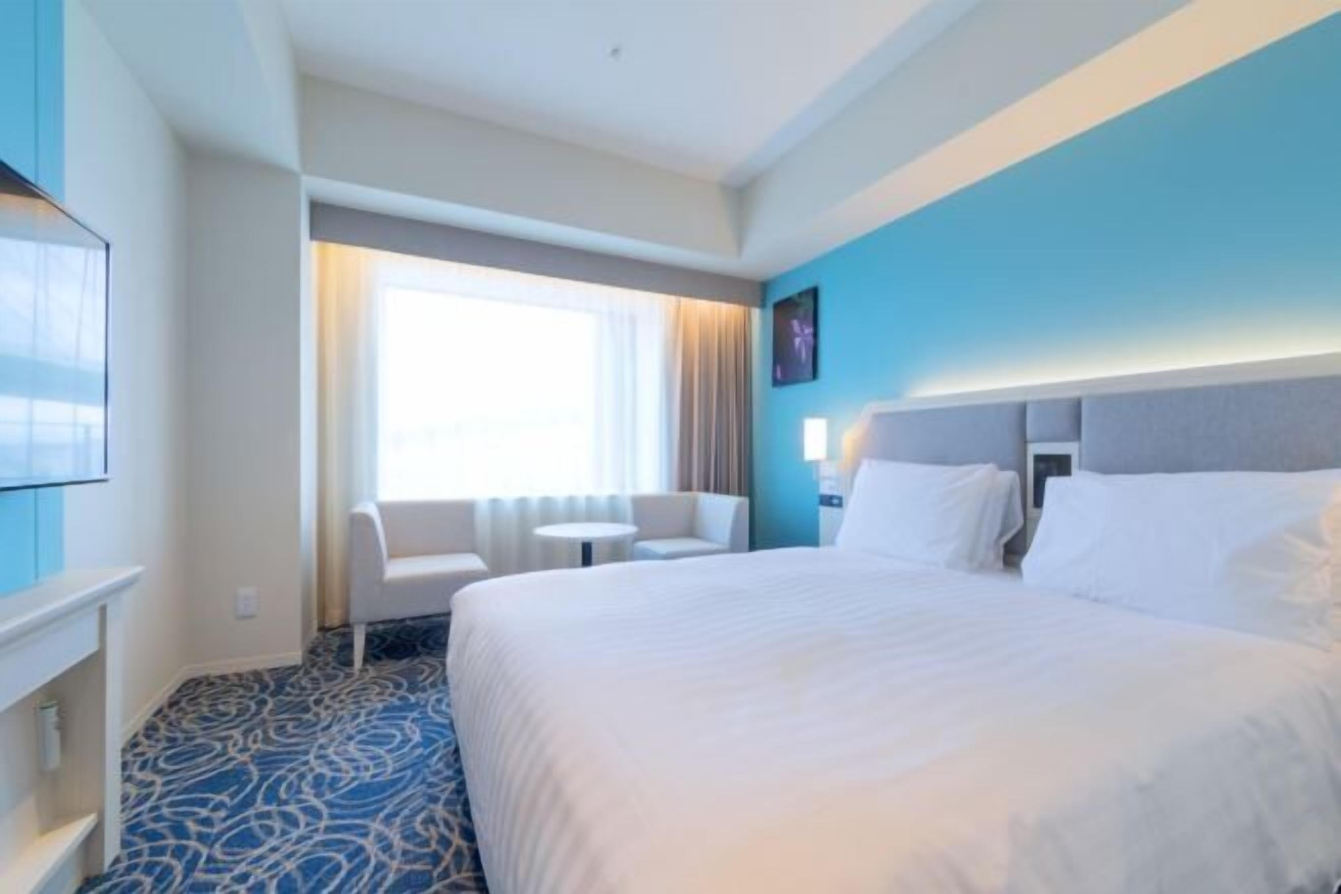 In-room safe, blackout curtains, free WiFi, bed sheets