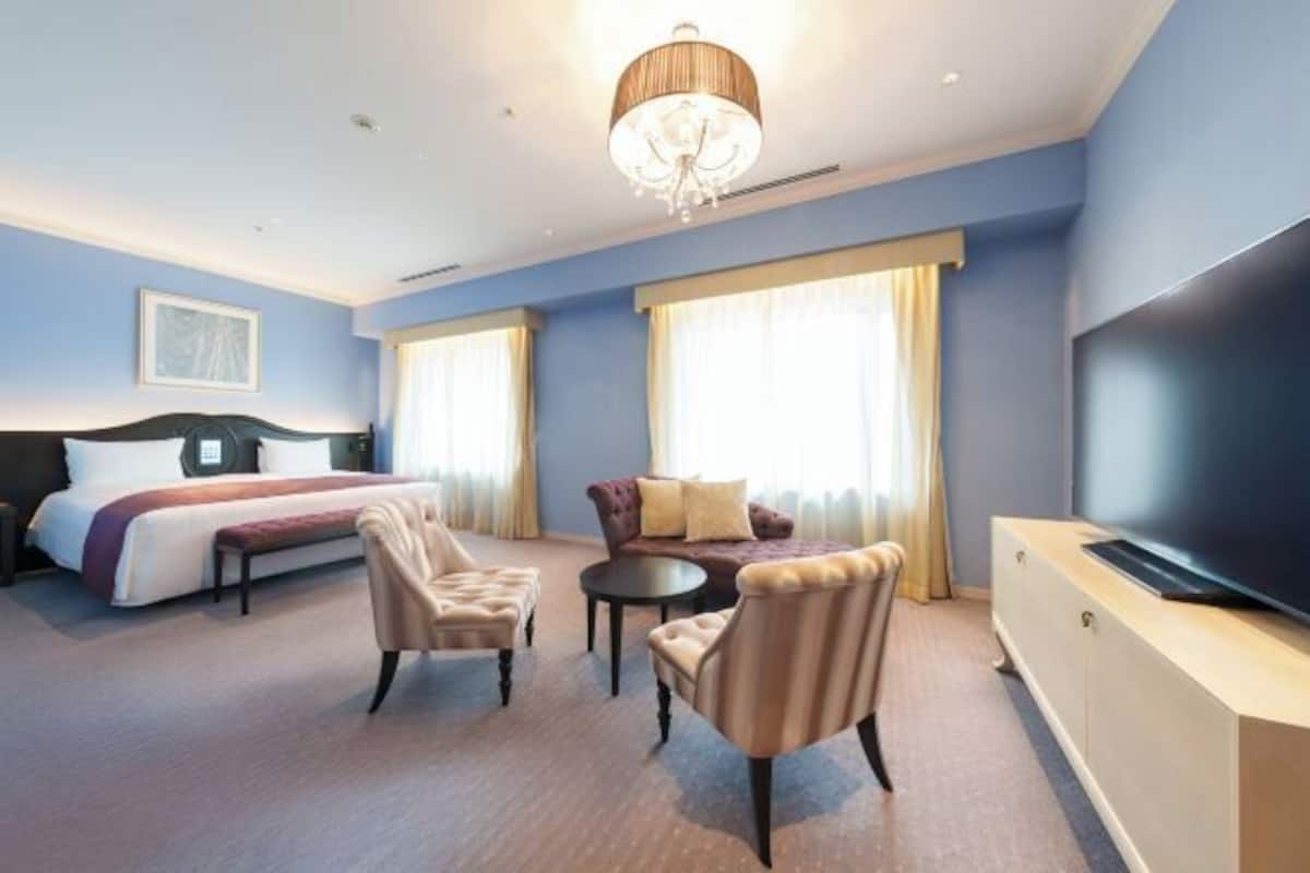 Zimmersafe, Verdunkelungsvorhänge, kostenloses WLAN, Bettwäsche