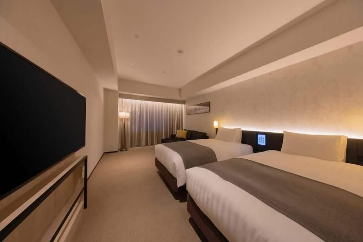 In-room safe, blackout curtains, free WiFi, bed sheets