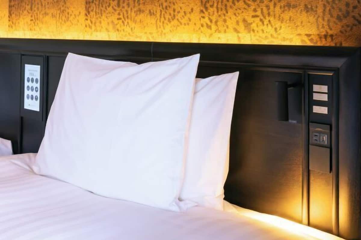 In-room safe, blackout curtains, free WiFi, bed sheets