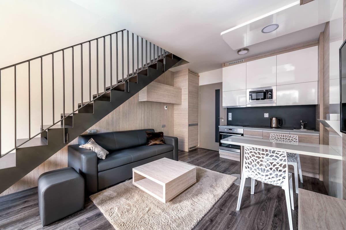 Deluxe Loft | 1 bedroom, in-room safe, desk, blackout curtains