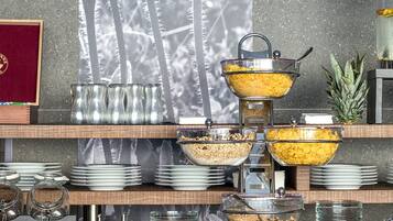 Päivittäinen buffetaamiainen (10 EUR per henkilö)