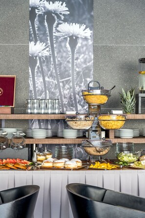 Petit déjeuner buffet servi tous les jours en supplément