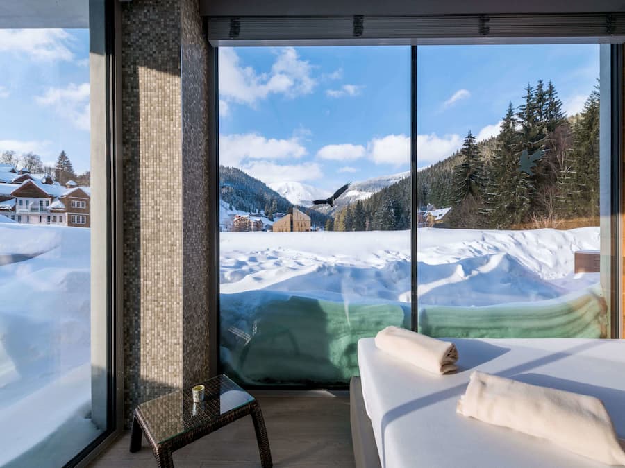 Sauna, hot tub, steam room, Thai massages, massages