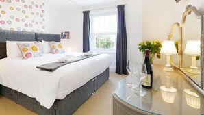 Standard Double Room | WiFi (free), bed sheets - Tee-Side Guest House (Bude)