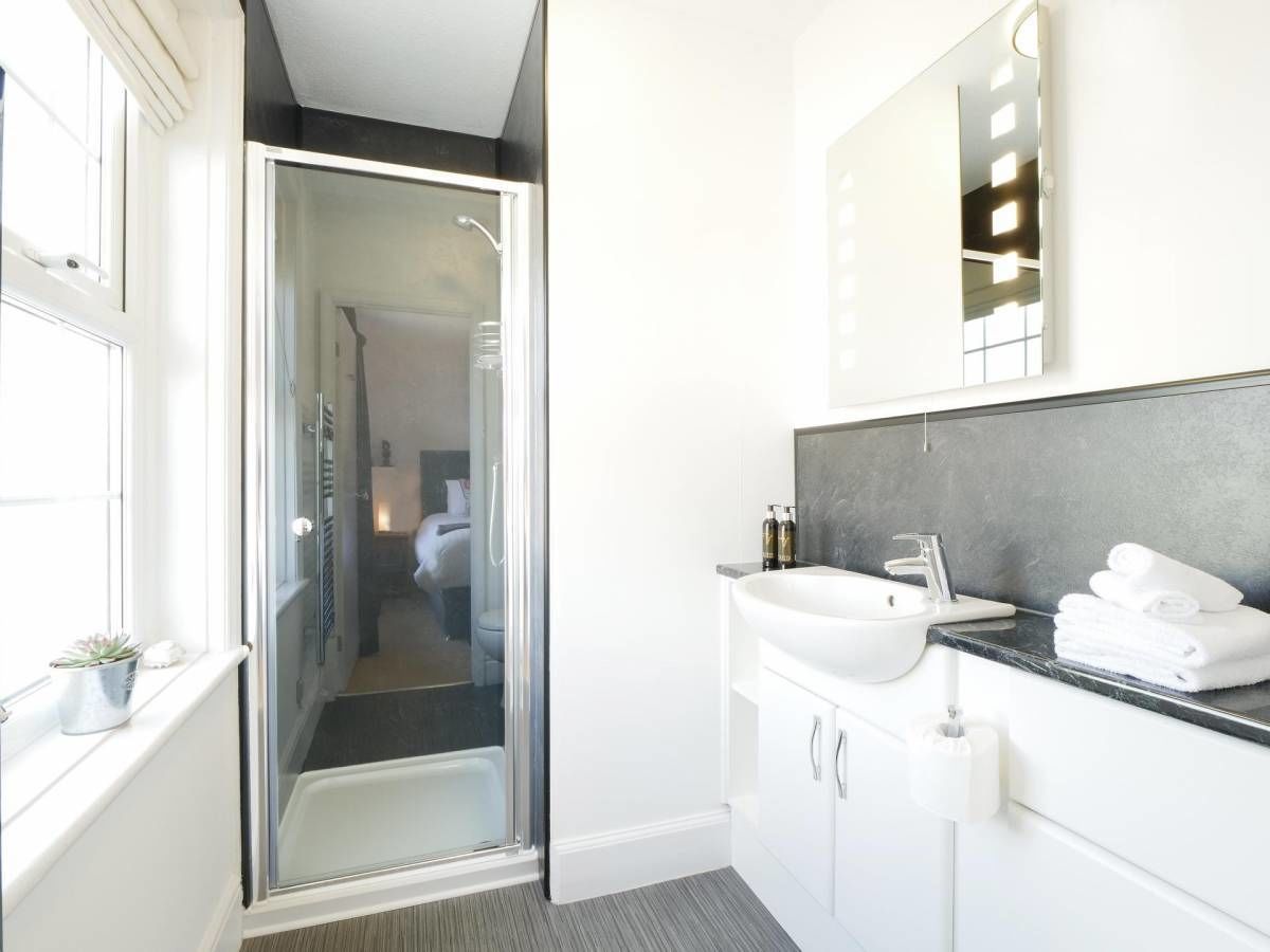 Standard Double Room | Bathroom | Free toiletries, hair dryer, towels