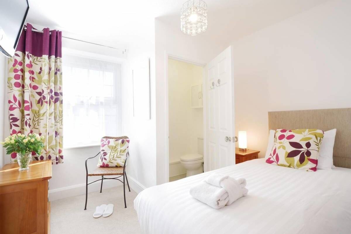 Single Room, Private Bathroom | WiFi (free), bed sheets