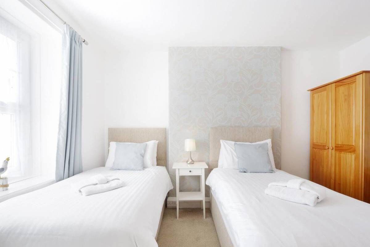 Standard Twin Room | WiFi (free), bed sheets