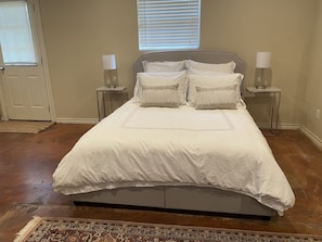 1 habitación, tabla de planchar con plancha, wifi gratis y ropa de cama