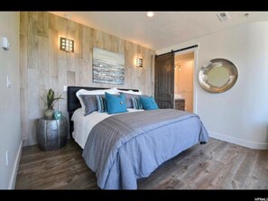 2 bedrooms, desk, iron/ironing board, free WiFi