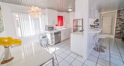 Balboa Back · Luxury Remodel Steps to Beach & Bay