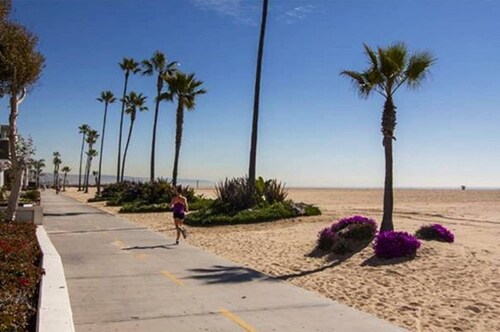 Balboa Back · Luxury Remodel Steps to Beach & Bay