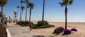 Balboa Back · Luxury Remodel Steps to Beach & Bay