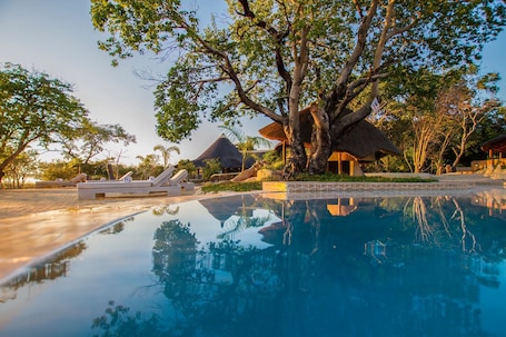 Outdoor pool. Ikithe Luxury Resort By Mantis
