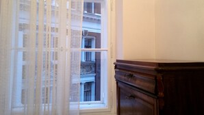 Interior - Great  location in the heart of Prague luxurious apartement Sleeps 6+ baby crib  (Praha 1)