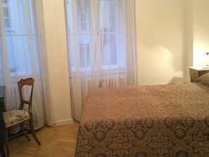 2 soverom, strykejern/-brett, reiseseng for barn og wi-fi