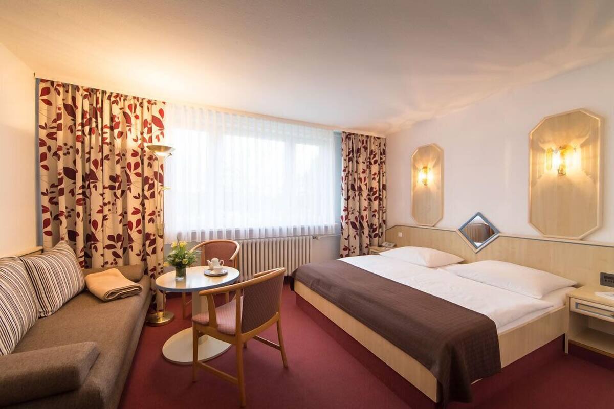 واي فاي مجانًا وملاءات أسرّة