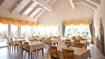 Tägliches inbegriffenes Frühstücksbuffet