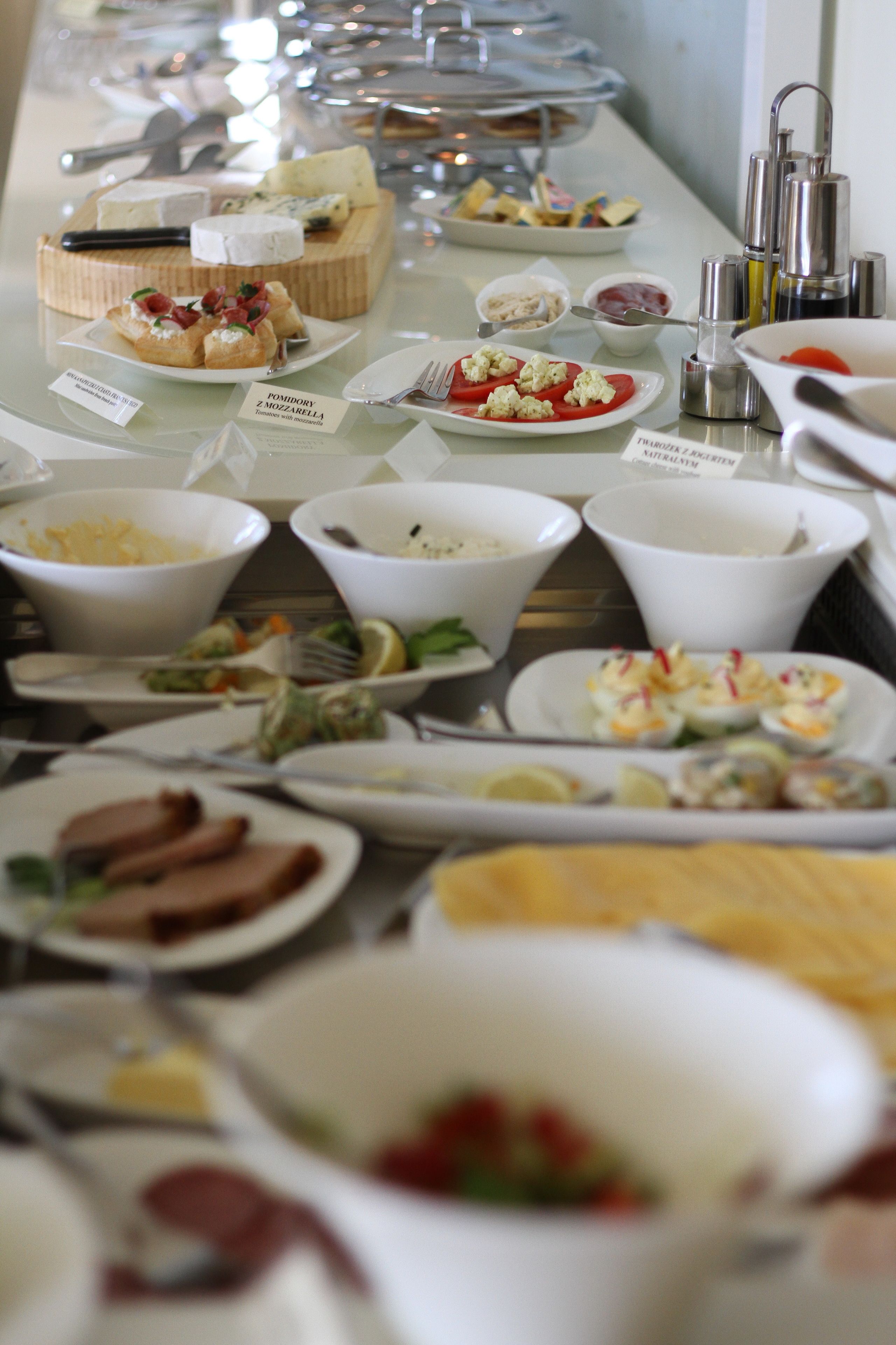 بوفيه فطور مجانًا يوميًا