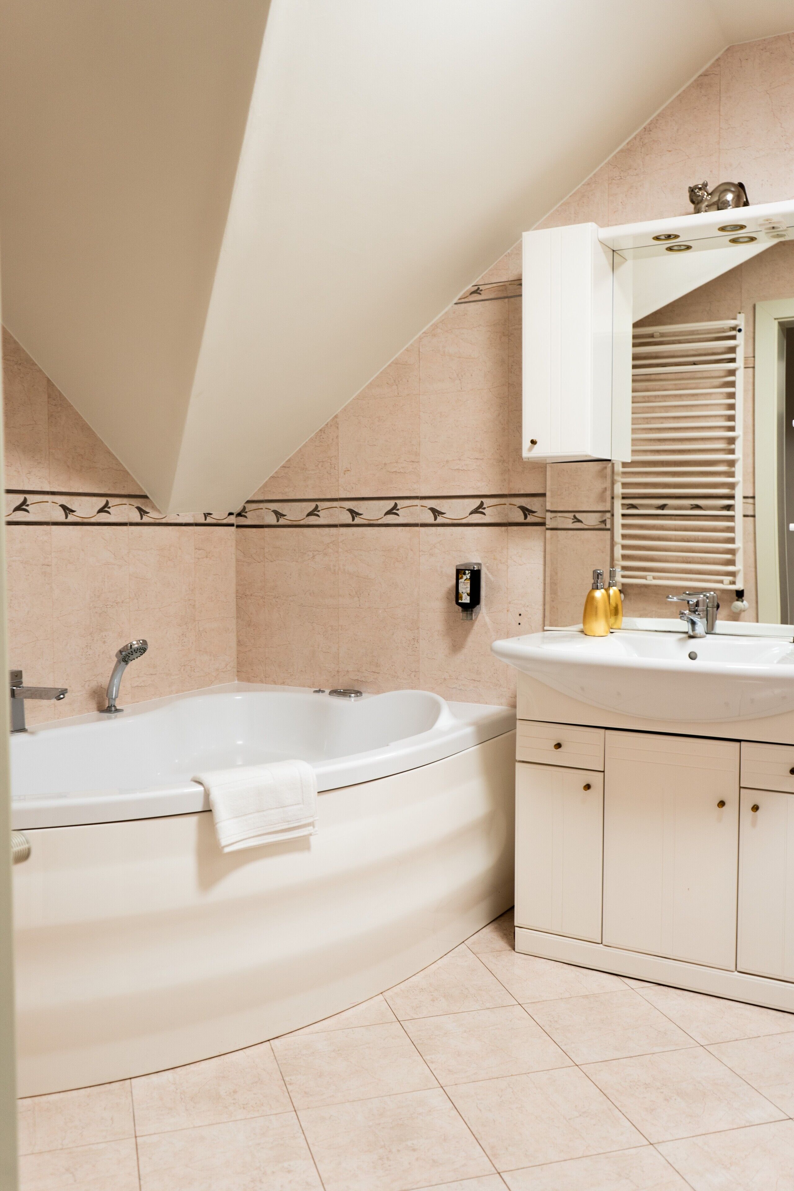 superior apartment | bathroom | free toiletries, hair dryer, towels