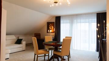 Superior Apartment | Hypo-allergenic bedding, in-room safe, desk, iron/ironing board